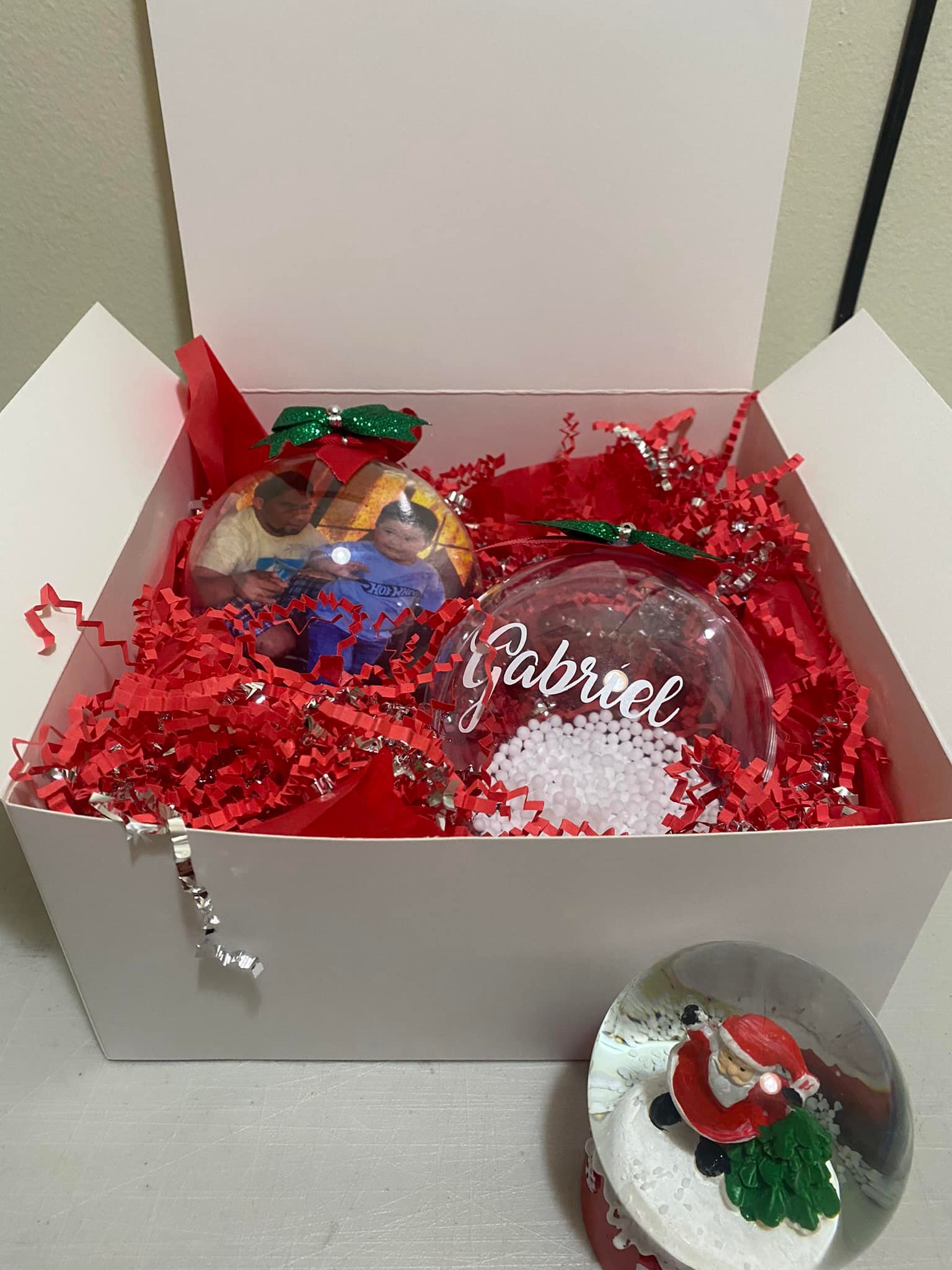 Box and ribbon with dedication thumbnail 2