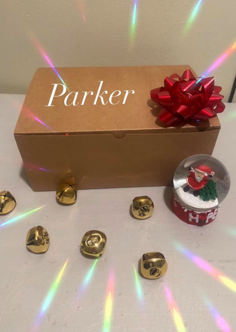 Box and ribbon with dedication thumbnail 3